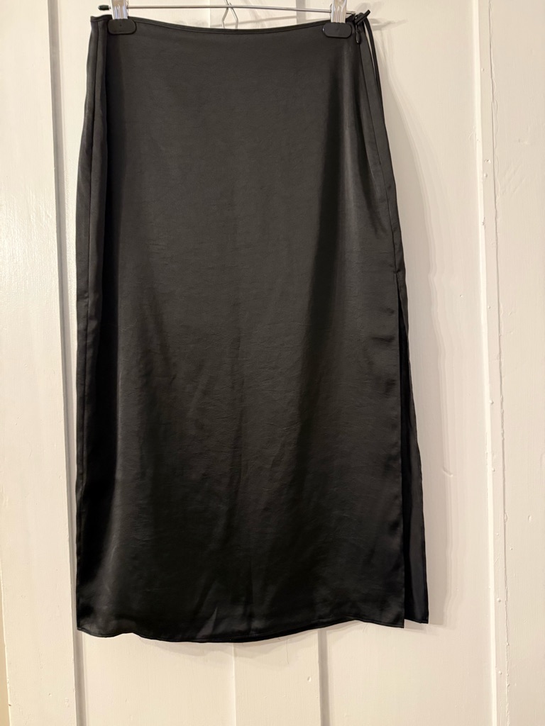 Aritzia Wilfred Black Satin Midi Skirt